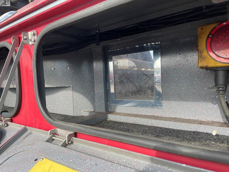 #3822-•-2019-peterbilt-heavy-rotator-truck-(has-mn-title-in-delay,-may-take-6-8-weeks)-image-105