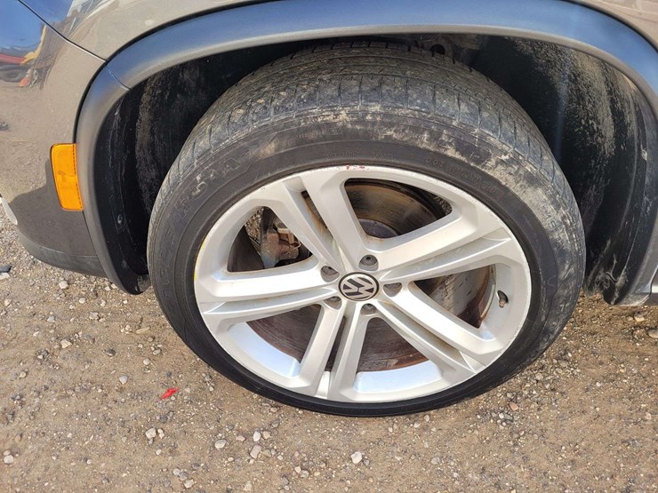 2015-volkswagen-tiguan-image-19