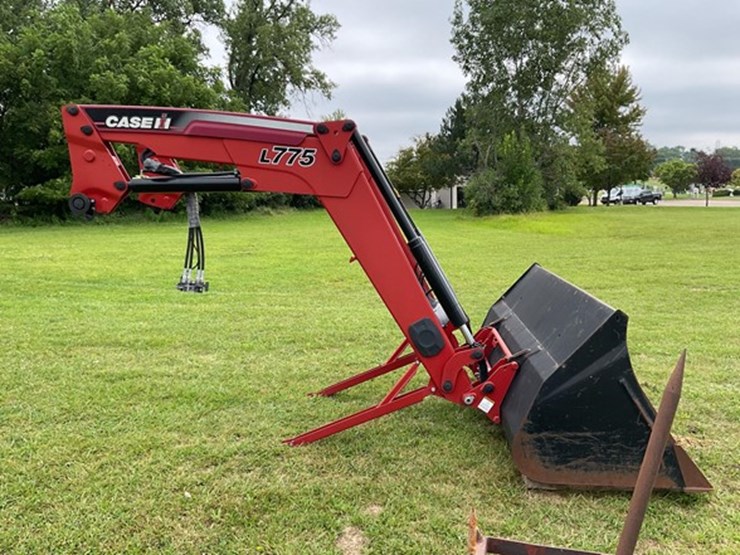 2013-case-ih-l775-image-4