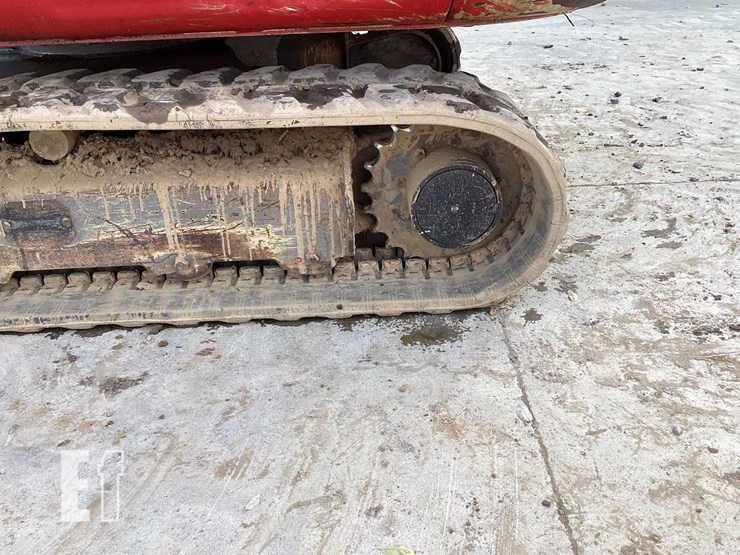 2018-takeuchi-tb240-image-13