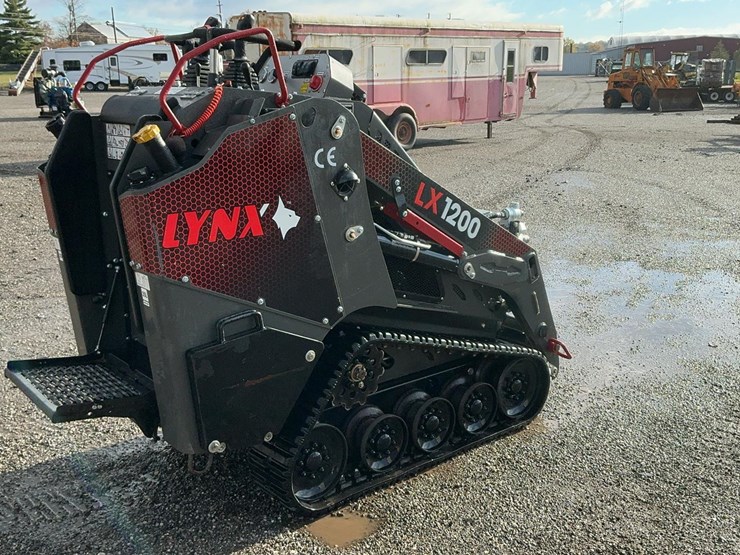 #1050-•-2024-lynx-lx-1200-mini-skid-steer-loader-image-5