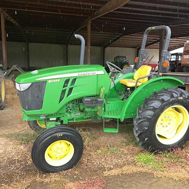 JOHN DEERE 5045E
