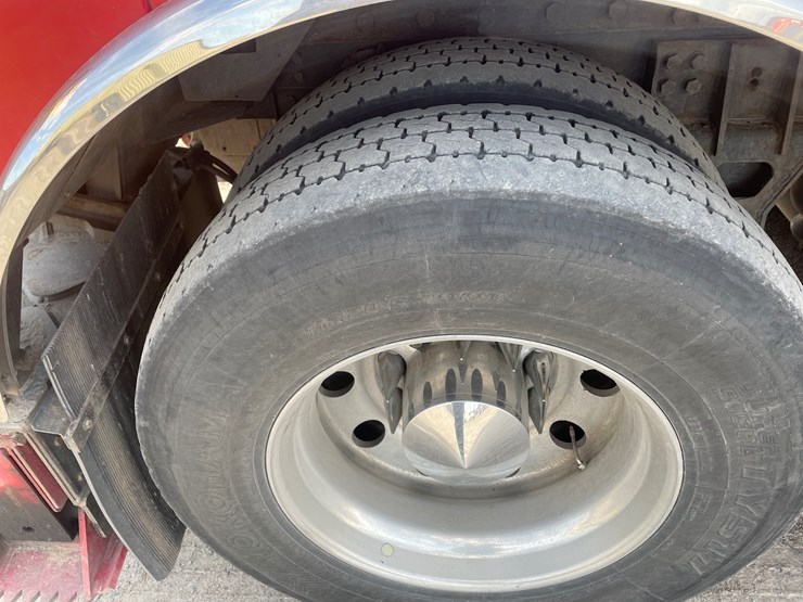 #3822-•-2019-peterbilt-heavy-rotator-truck-(has-mn-title-in-delay,-may-take-6-8-weeks)-image-34