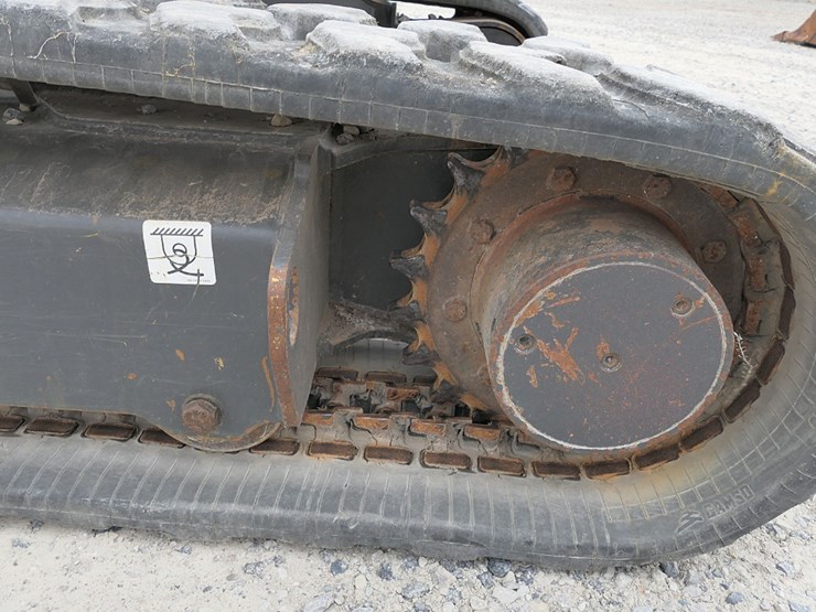 2019-case-cx37c-image-13