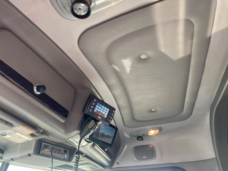 #3824-•-2019-peterbilt-heavy-rotator-(has-mn-title-in-delay,-may-take-6-8-weeks)-image-102