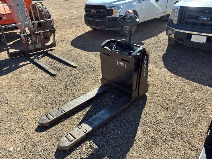 yale-electric-pallet-jack-image-2