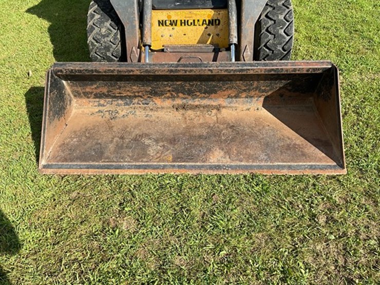 2007-new-holland-l185-image-16