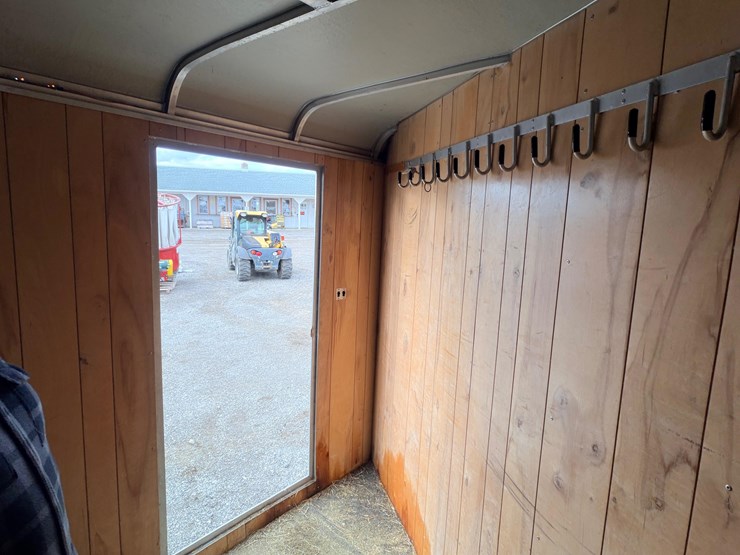 #2153-•-s&s-gooseneck-horse-trailer-image-9