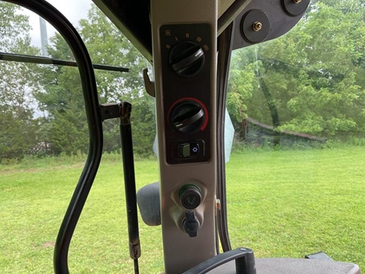 2006-case-ih-mxu135-image-28