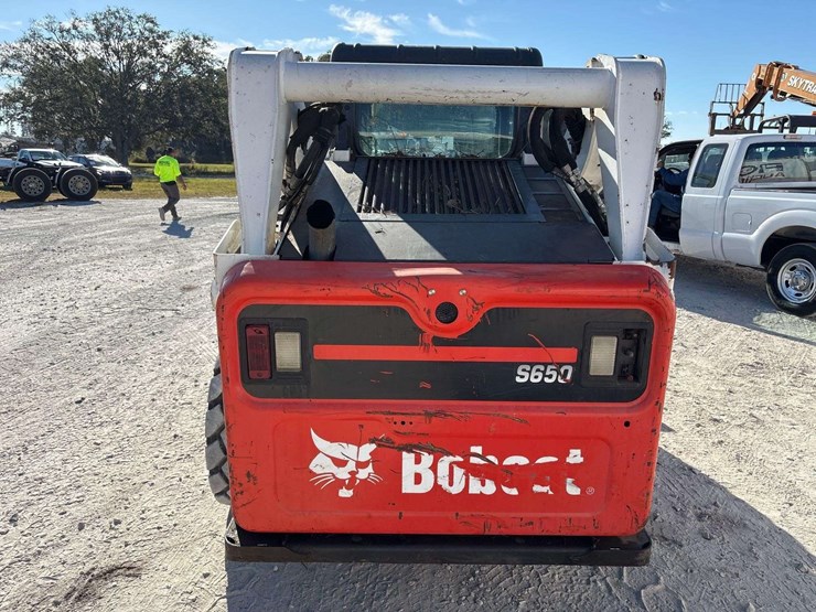 2017-bobcat-s650-image-28