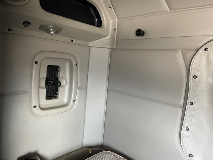 #3822-•-2019-peterbilt-heavy-rotator-truck-(has-mn-title-in-delay,-may-take-6-8-weeks)-image-51