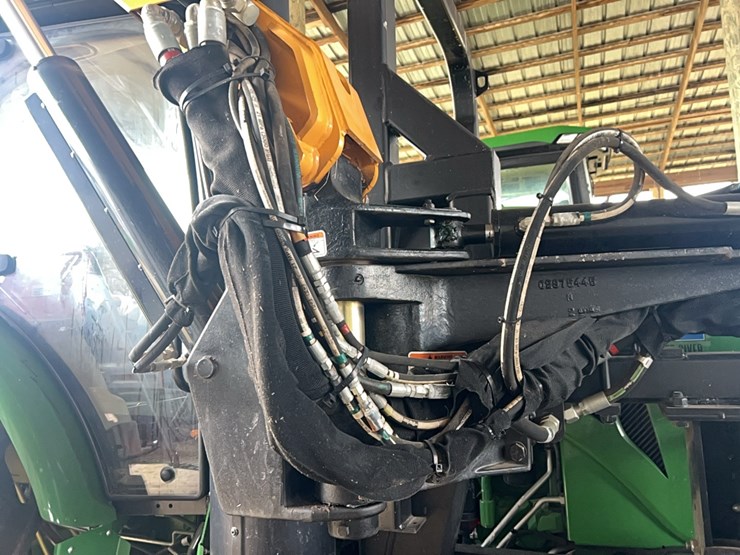 john-deere-6135e-image-24