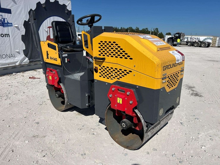 groundhog-rh14g-vibratory-articulated-tandem-smooth-drum-roller-image-2