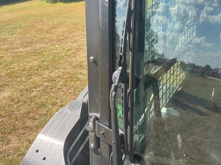 2012-new-holland-l225-image-26