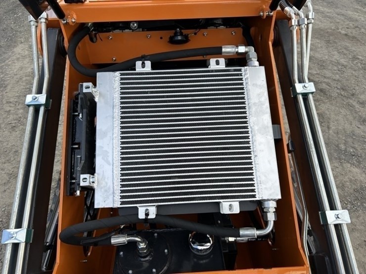 2025-arteer-qb-480-mini-compact-track-loader-image-14