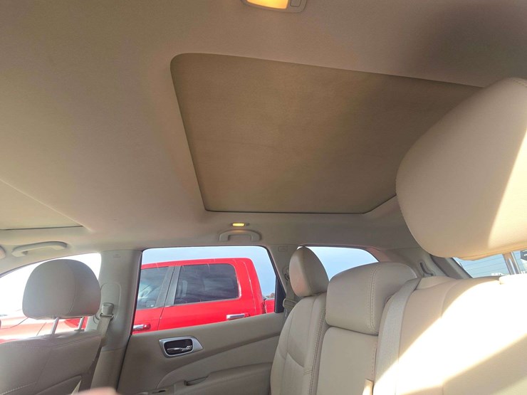 2014-nissan-pathfinder-sl-image-11