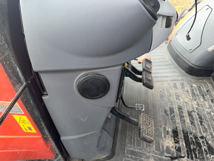 kubota-m7-172-premium-image-96