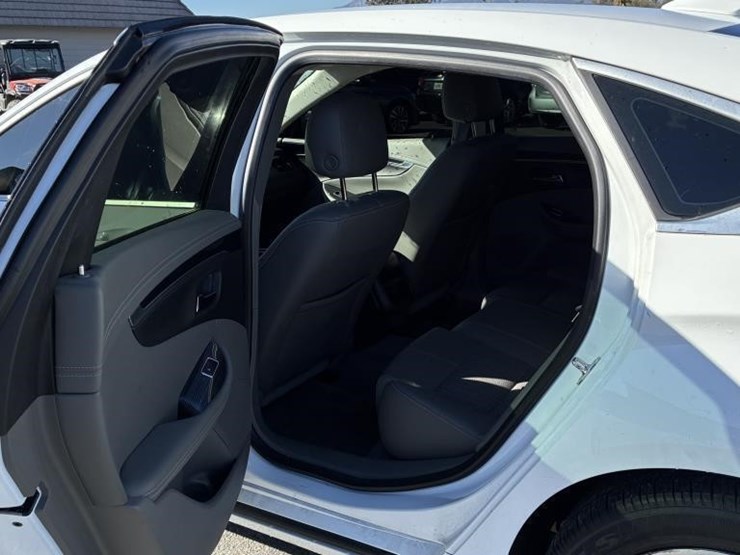 2018-chevrolet-impala-sedan-image-11