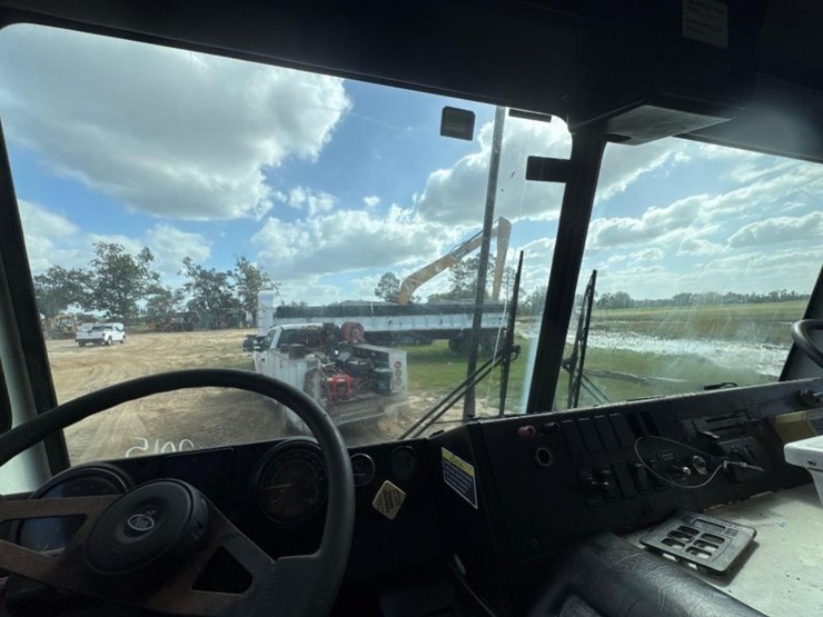 2015-mack-leu633-image-19