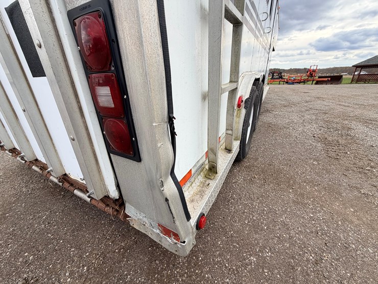 #2153-•-s&s-gooseneck-horse-trailer-image-22