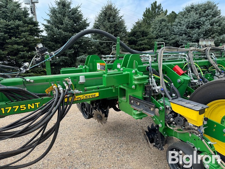 2021-john-deere-1775nt-image-12