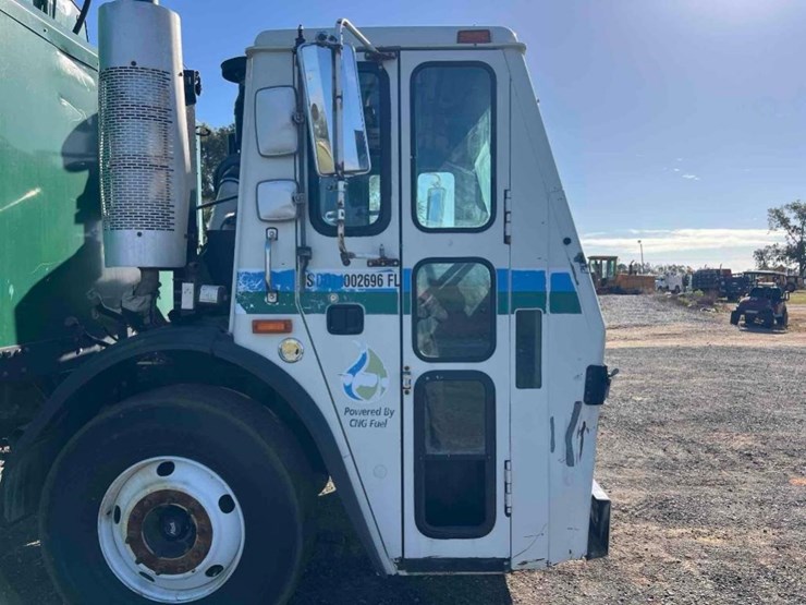 2013-mack-leu633-image-27