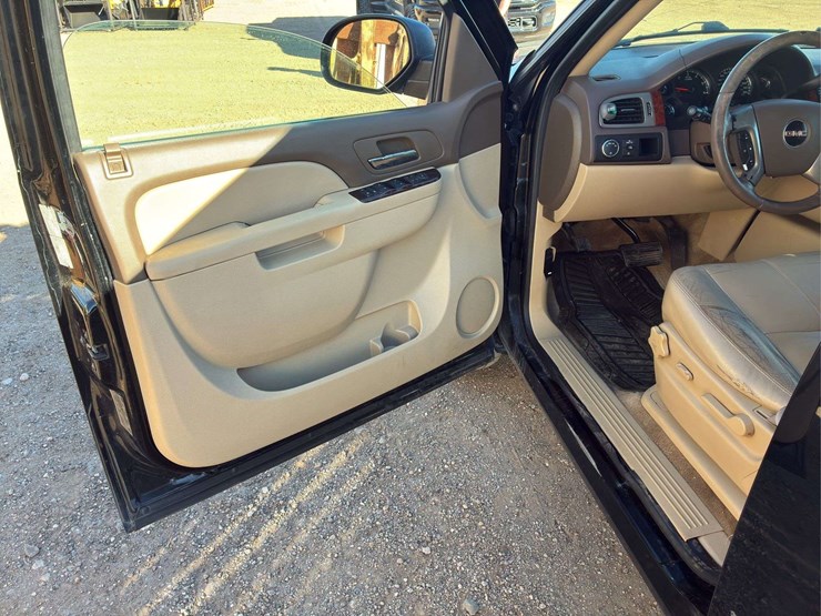 2011-gmc-yukon-xl-image-7