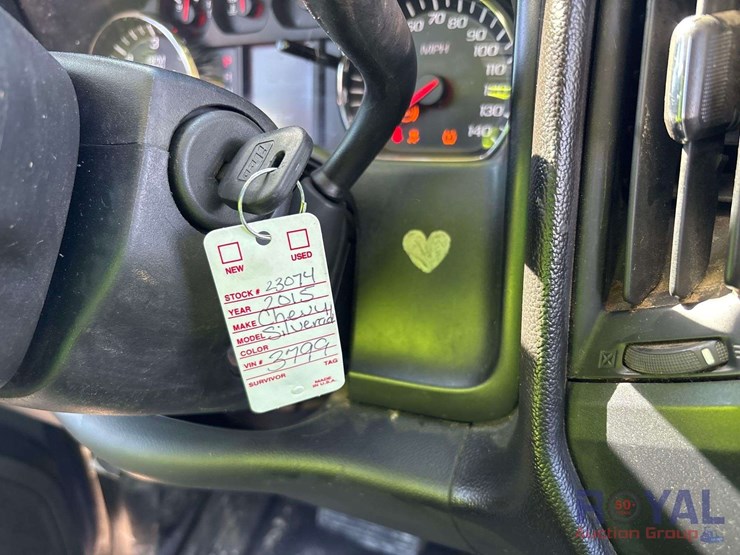 2015-chevrolet-silverado-1500-image-33