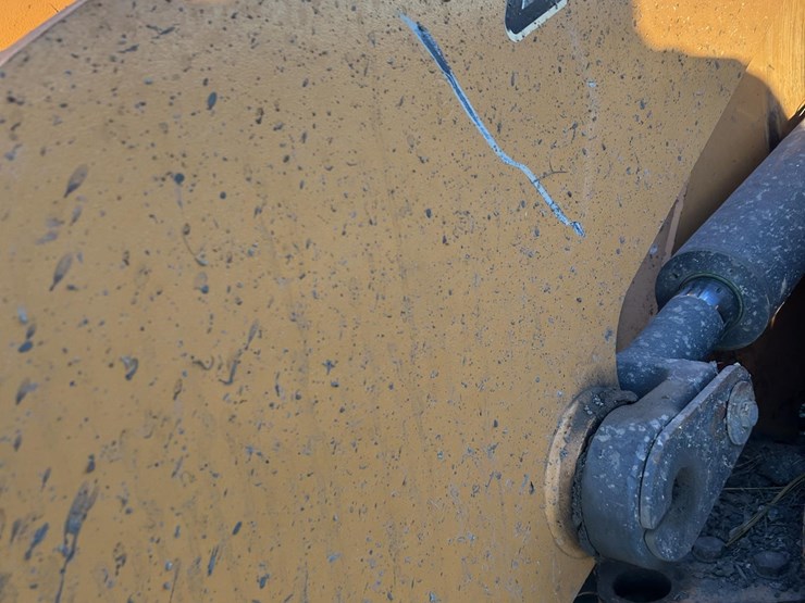 2014-case-721f-xr-image-21