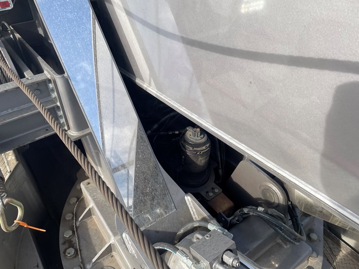 #3822-•-2019-peterbilt-heavy-rotator-truck-(has-mn-title-in-delay,-may-take-6-8-weeks)-image-16