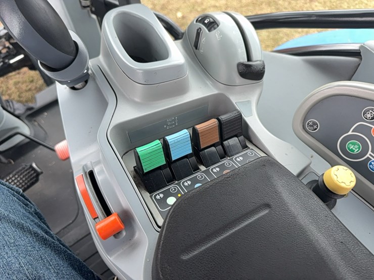 new-holland-t7.260-image-111