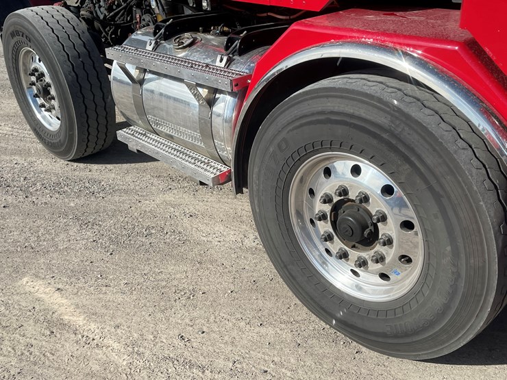 #3824-•-2019-peterbilt-heavy-rotator-(has-mn-title-in-delay,-may-take-6-8-weeks)-image-39