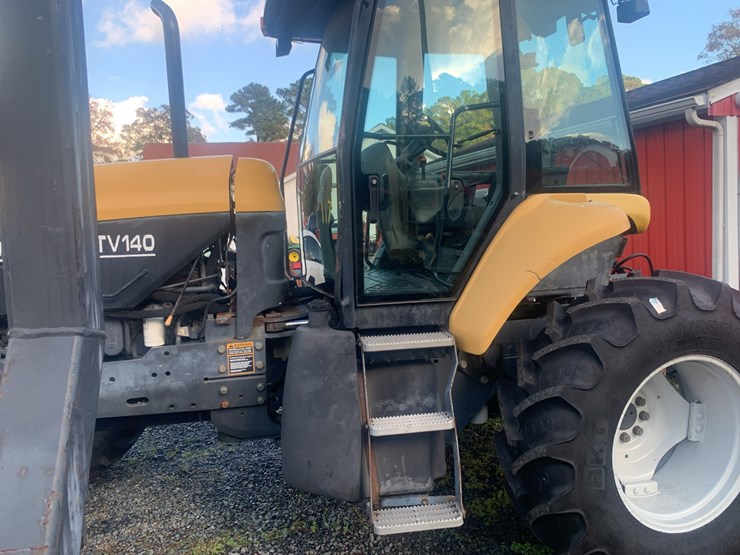 new-holland-tv140-image-11