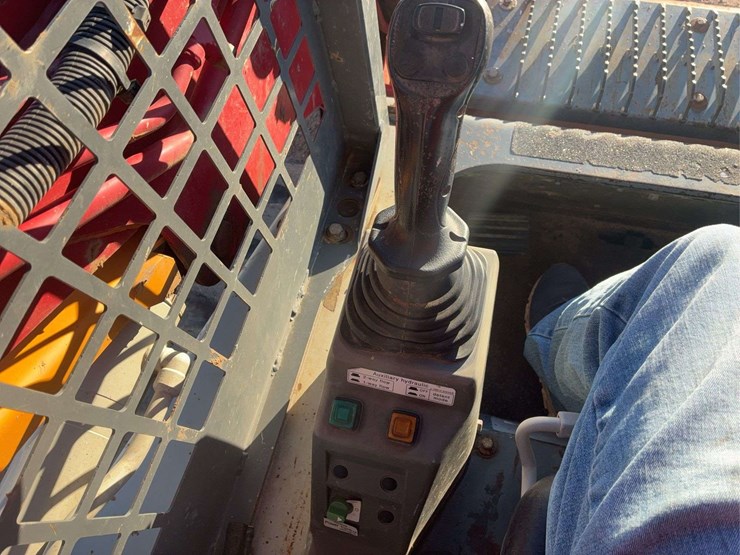 2019-takeuchi-tl8-image-9