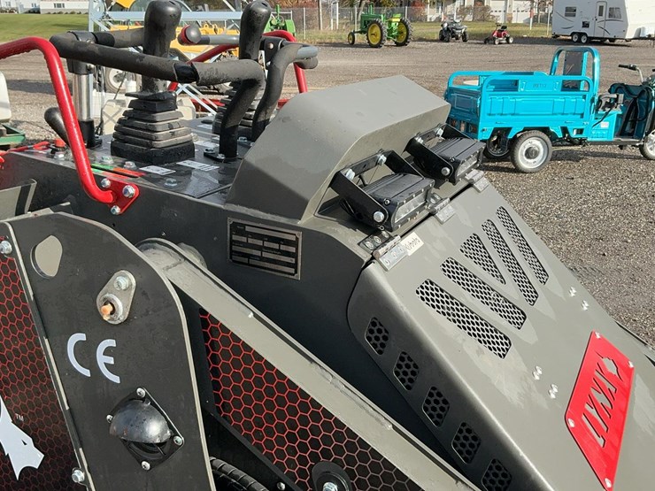 #1050-•-2024-lynx-lx-1200-mini-skid-steer-loader-image-24