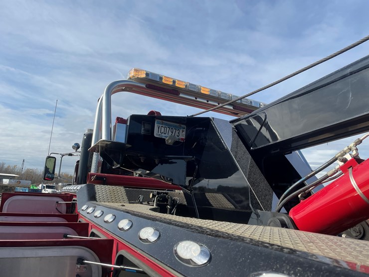 #3824-•-2019-peterbilt-heavy-rotator-(has-mn-title-in-delay,-may-take-6-8-weeks)-image-32
