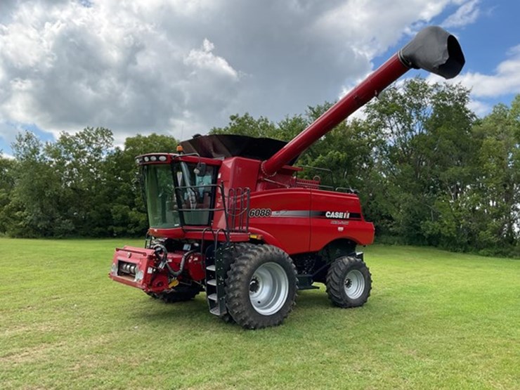 2011-case-ih-6088-image-26