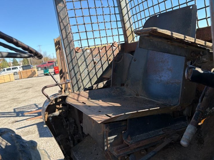 1985-john-deere-640c-image-14