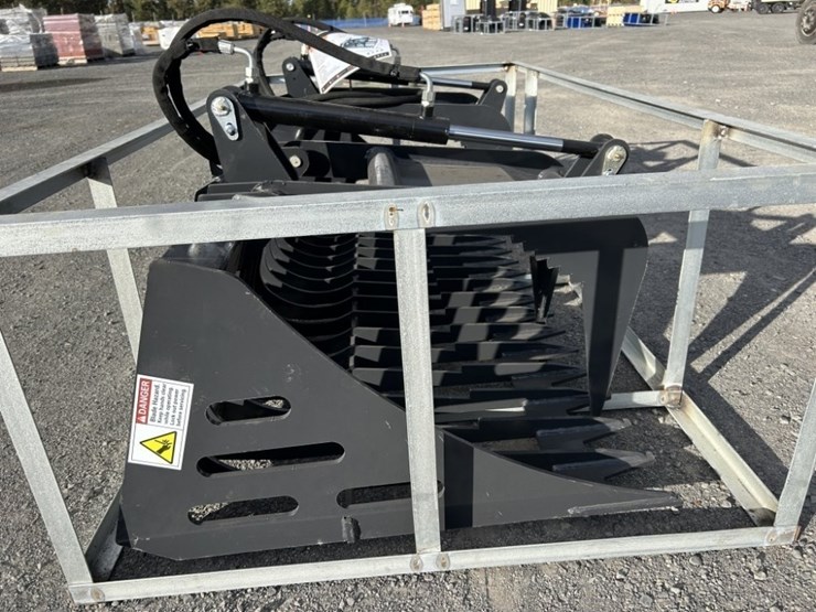 2025-arteer-rgb-84w-grapple-bucket-image-4