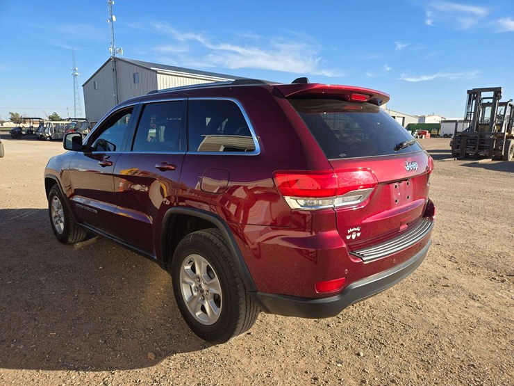 2017-jeep-grand-cherokee-laredo-image-4