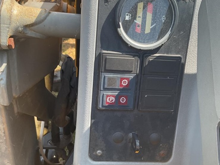 1997-massey-ferguson-660-image-23