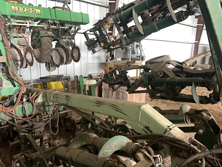 john-deere-1720-image-15