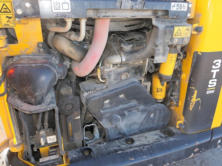 2017-jcb-3ts-8w-image-14