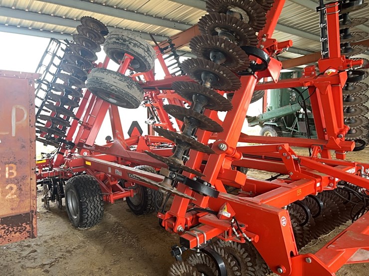 kuhn-excelerator-8005-vertical-tillage-image-3