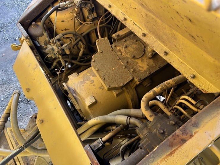 1990-caterpillar-d30d-image-14
