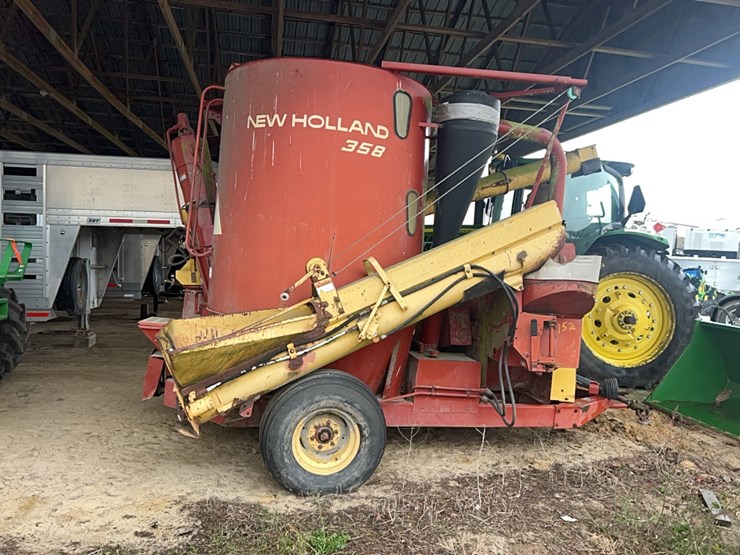 new-holland-358-image-1