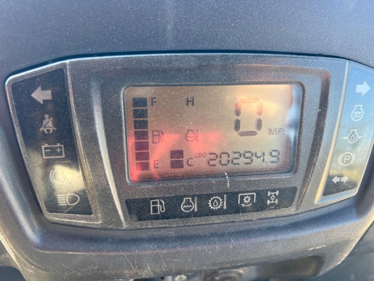 2019-kubota-rtvx1140-image-21