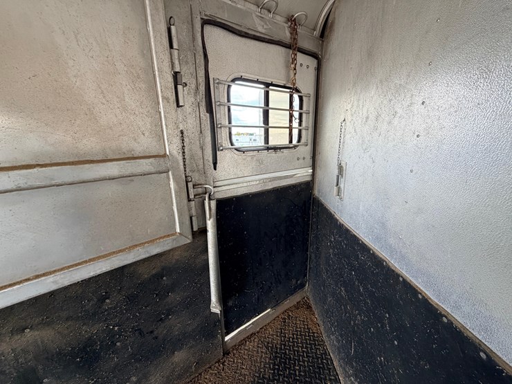 #2153-•-s&s-gooseneck-horse-trailer-image-16