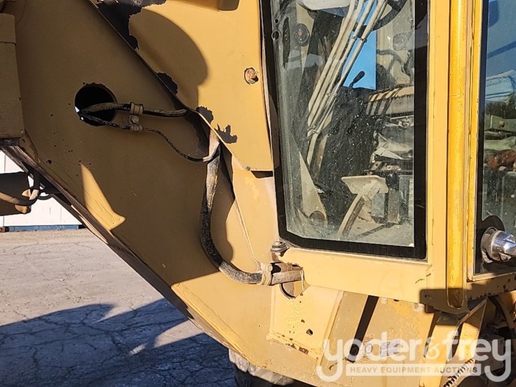 1995-deere-670b-image-17