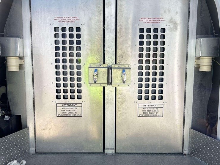 2012-gmc-3500-image-22